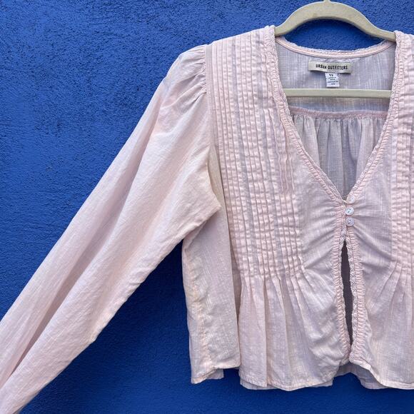 urban outfitters pintucked cropped balloon sleeved top - Picture 3 of 5